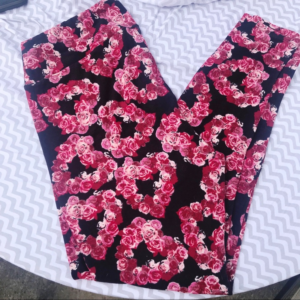 LuLaRoe Tall & Curvy Rosey Heart Valentine Legging